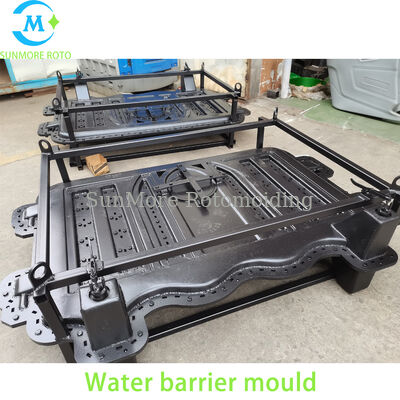 Kopen Custom Stalen Rotomolding Water Barrière Mal, Koolstofstalen Rotatievorm voor Plastic Verkeerswaterbarrière online vervaardiging